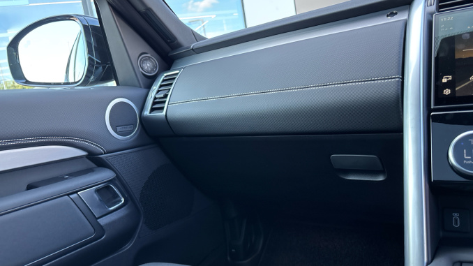 Land Rover Discovery 3.0 D350 Dynamic SE 5dr Auto Diesel Station Wagon - Image 23